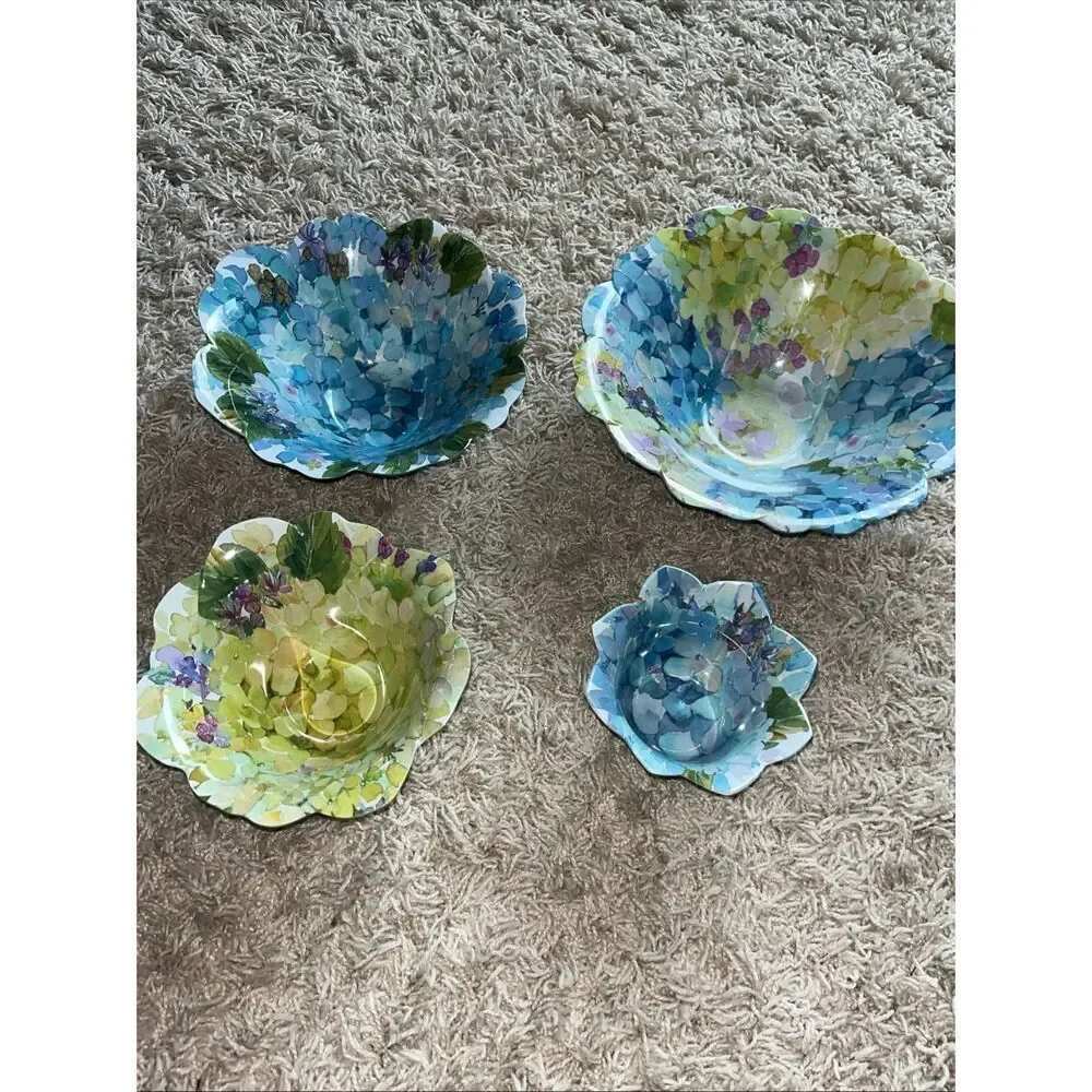 Shabby Chic Set of 4 Flower shaped Melamine Serving Bowls White Multicolor